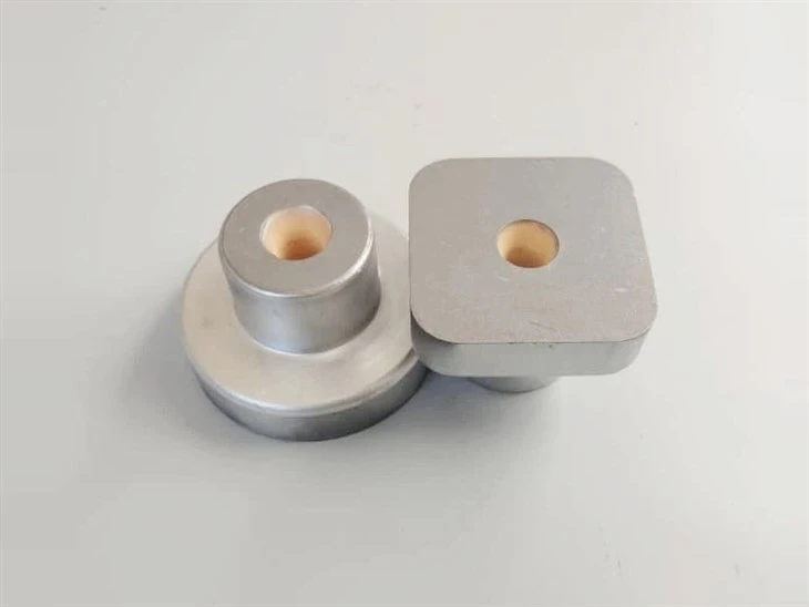 CNC QUICK CHANGE TUNDISH NOZZLE PLATE WITH ZIRCONIA INSERT